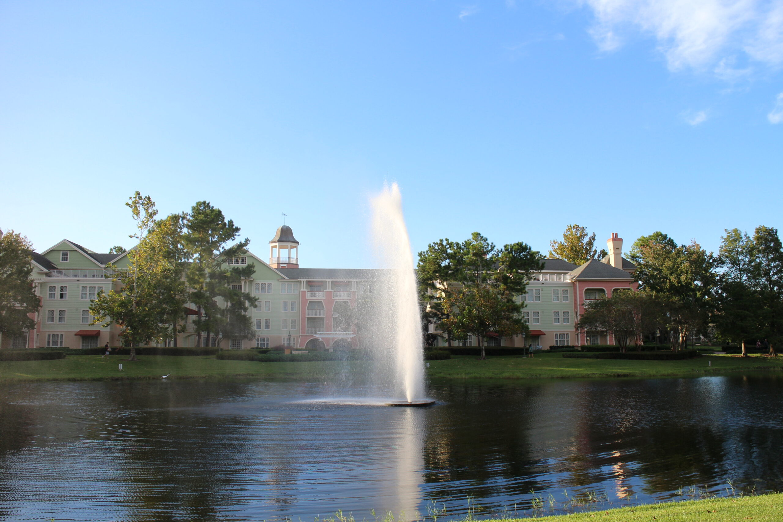 A fountain in a lake at Saratoga Springs resort
